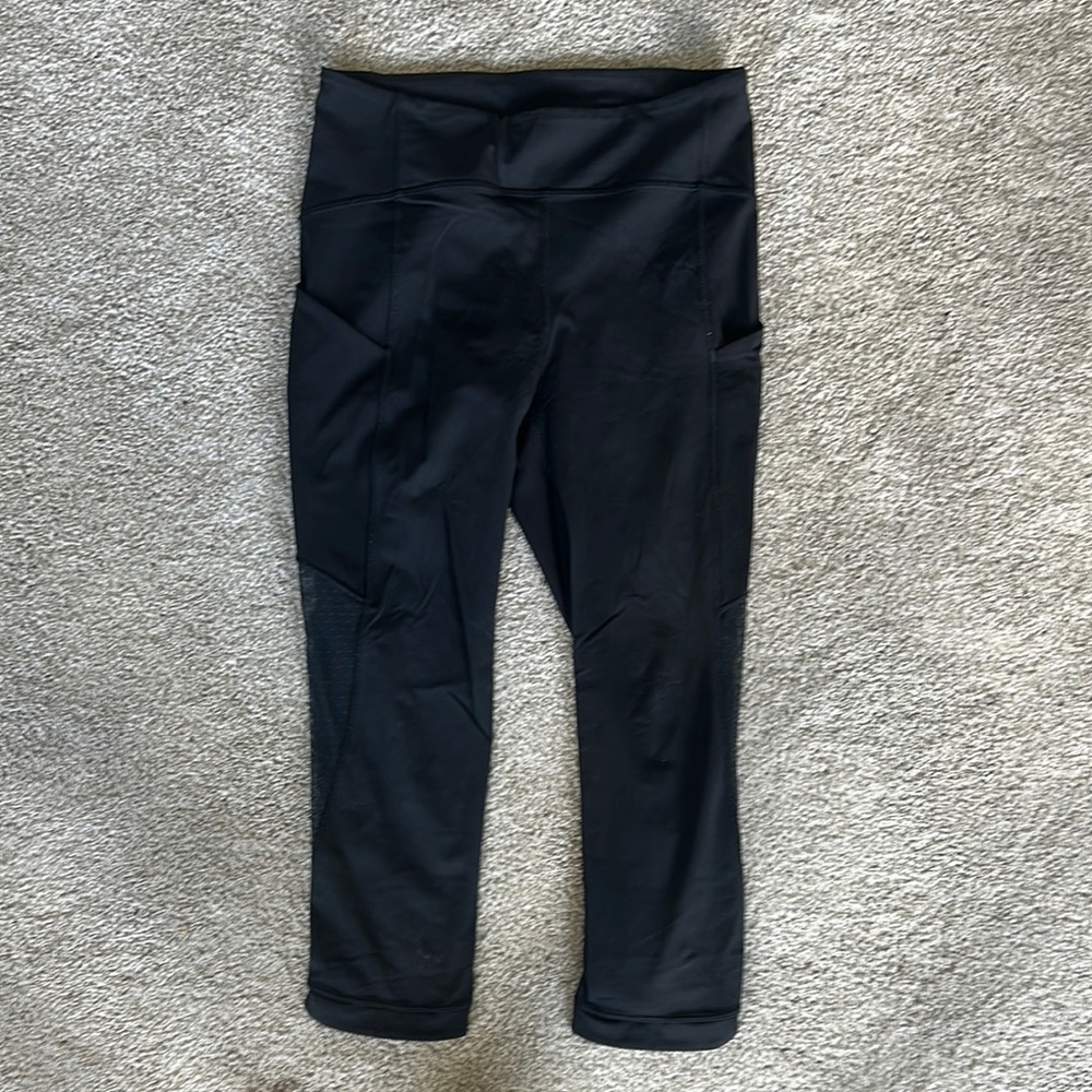 Lululemon mesh 3/4 Leggings w/ pockets